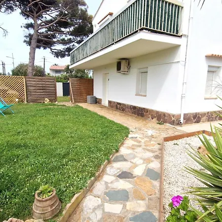 2 Pieces En Rez-de-villa Avec Beau Jardin Pres 耶尔