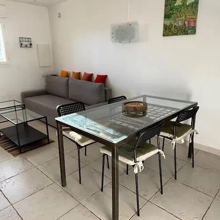 2 Pieces En Rez-de-villa Avec Beau Jardin Pres * Hyeres