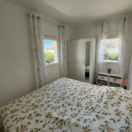 Apartment 2 Pieces En Rez-de-villa Avec Beau Jardin Pres *