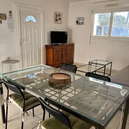 2 Pieces En Rez-de-villa Avec Beau Jardin Pres Apartment *
