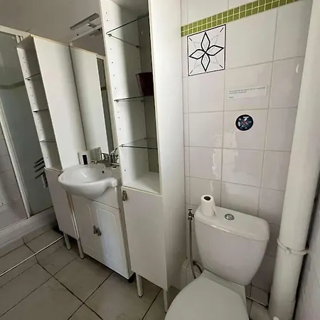 2 Pieces En Rez-de-villa Avec Beau Jardin Pres Apartment *