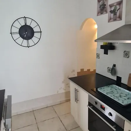 Apartament 2 Pieces En Rez-de-villa Avec Beau Jardin Pres Hyères