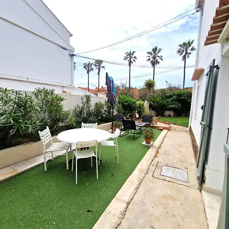 2 Pieces En Rez-de-villa Avec Beau Jardin Pres *