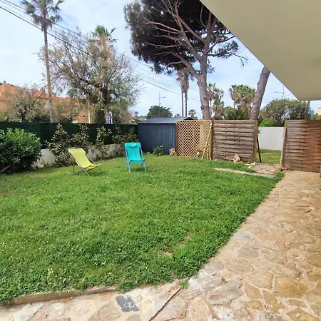 2 Pieces En Rez-de-villa Avec Beau Jardin Pres Hyères