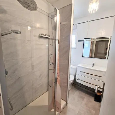 Apartament 2 Pieces En Rez-de-villa Avec Beau Jardin Pres *